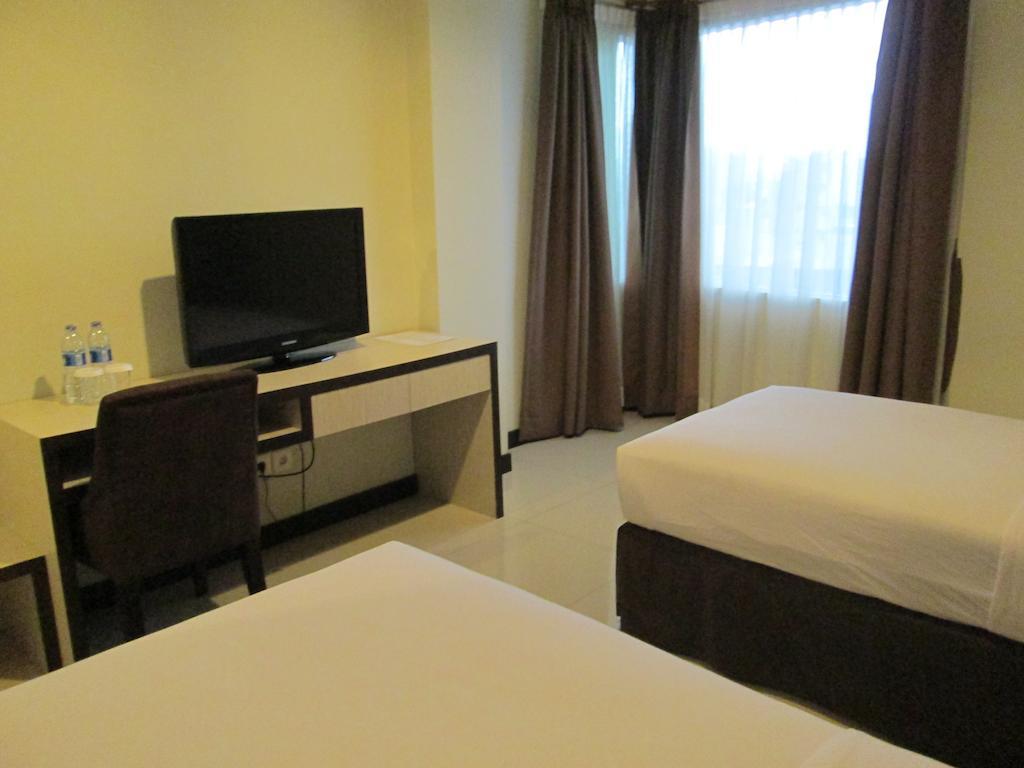 N3 Hotel Jakarta Szoba fotó
