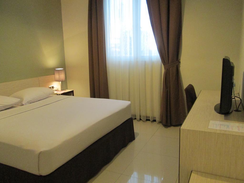 N3 Hotel Jakarta Szoba fotó