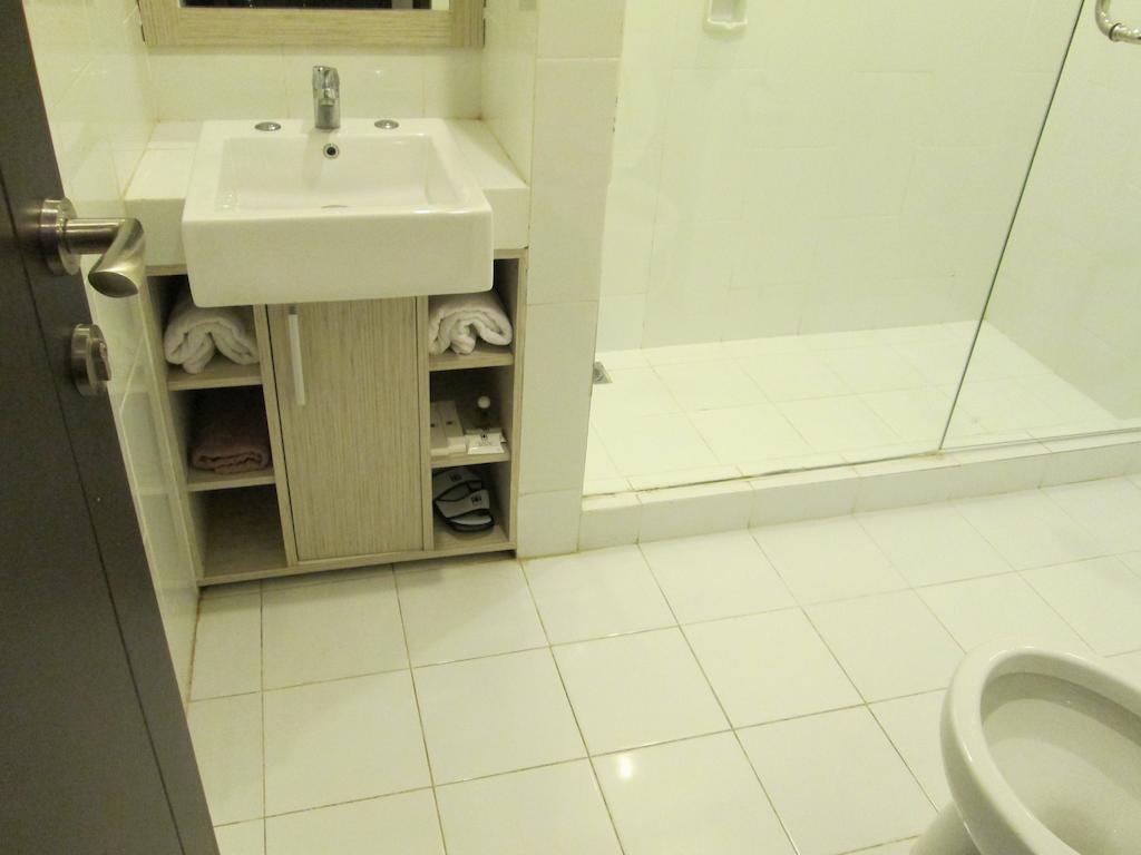 N3 Hotel Jakarta Szoba fotó