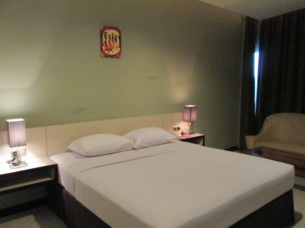 N3 Hotel Jakarta Szoba fotó
