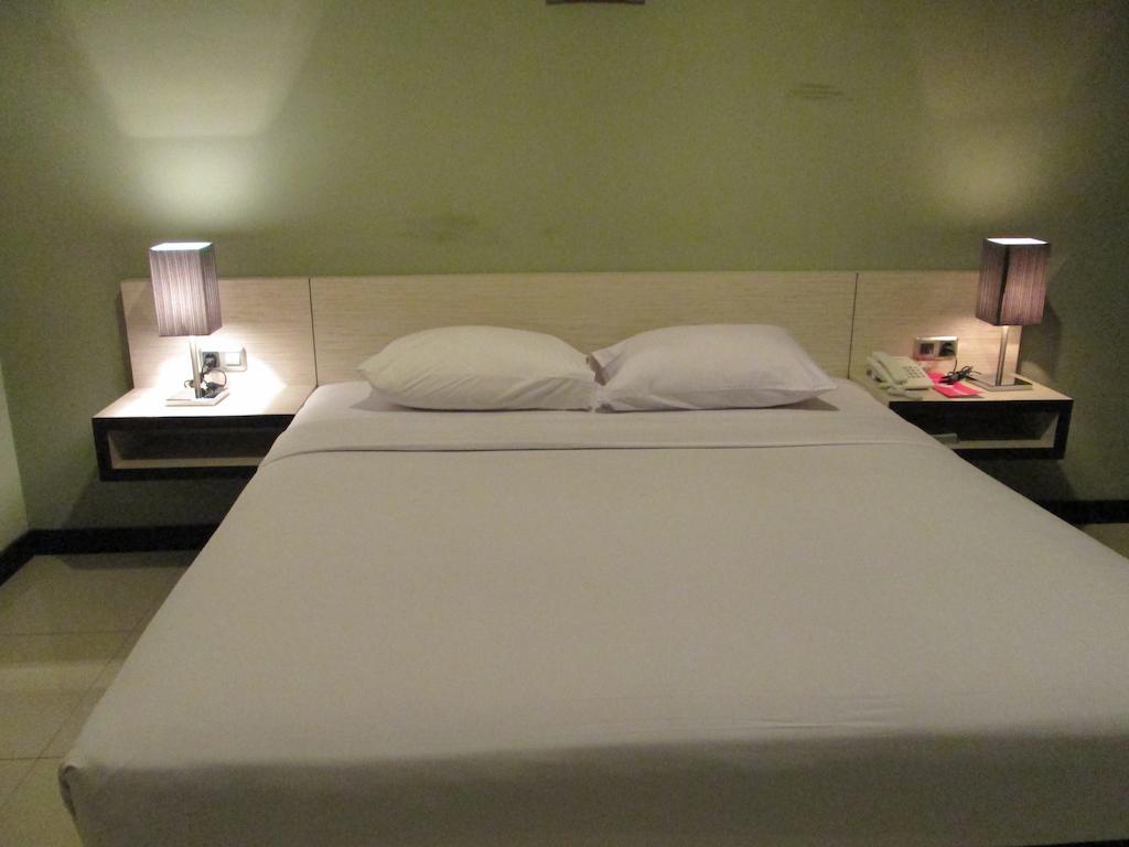N3 Hotel Jakarta Szoba fotó