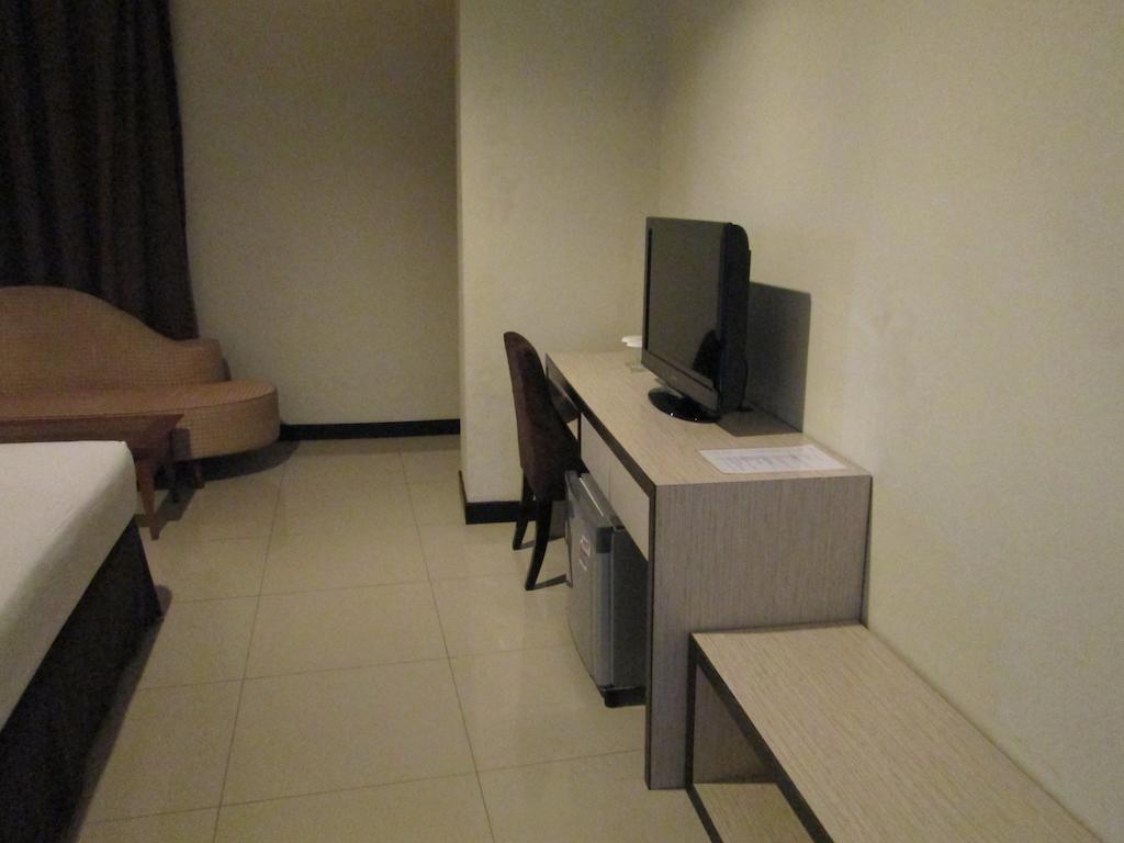 N3 Hotel Jakarta Szoba fotó