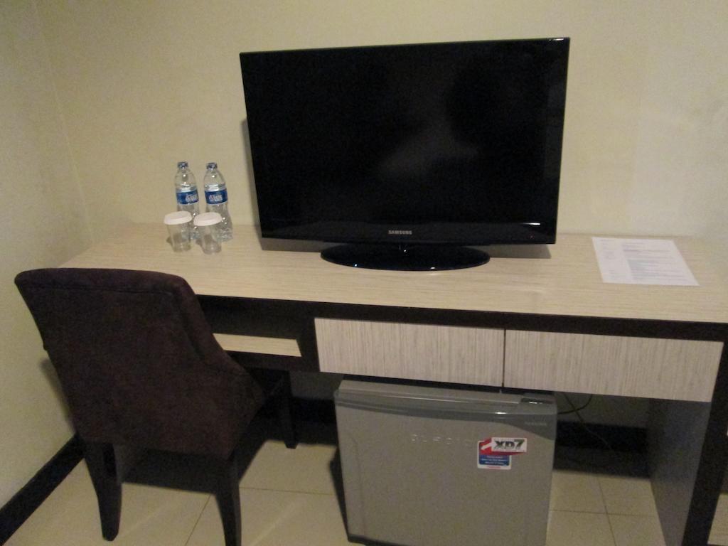 N3 Hotel Jakarta Szoba fotó