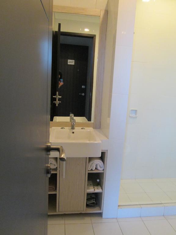 N3 Hotel Jakarta Szoba fotó